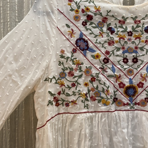 Stevie Hender White Dress with flower detailing, Size L - Picture 2 of 8